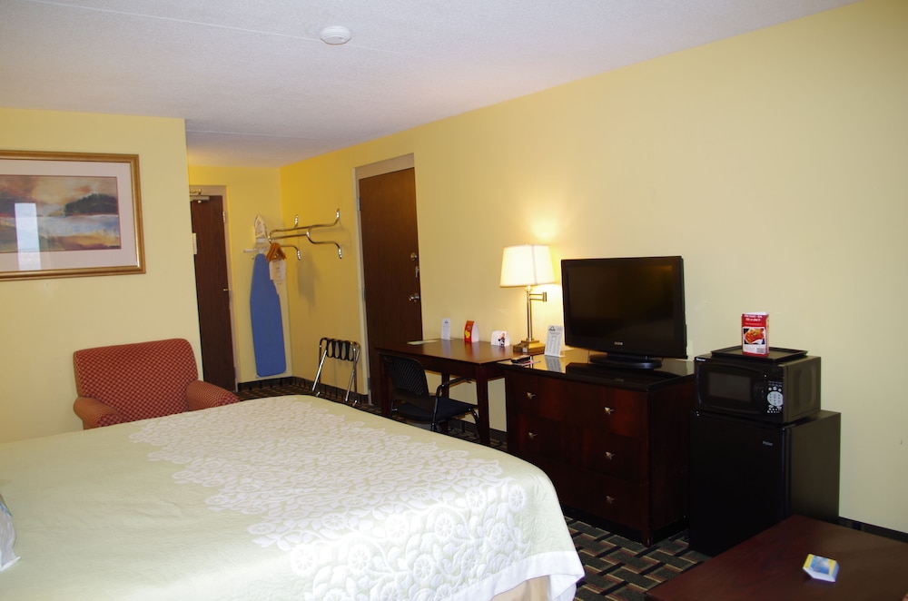 Days Hotel & Conference Center by Wyndham Danville - photo 12