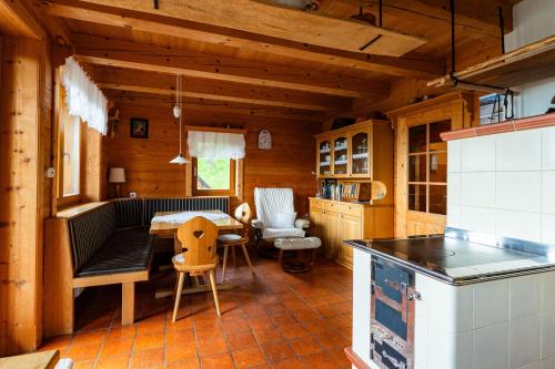 Podjelje in Unknown City, Slovenia