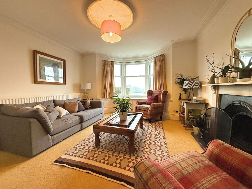Spacious 4br Retreat For 8 — Dronfield