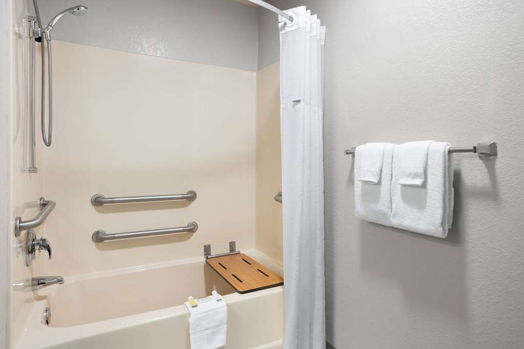 Days Inn by Wyndham Iron Mountain - photo 8
