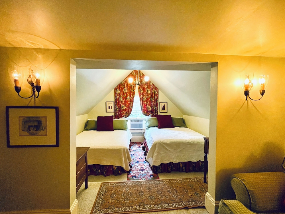Rothschild Pound House Inn - photo 15