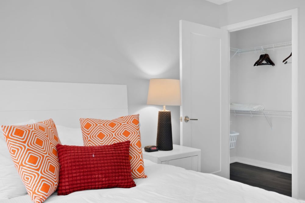 Global Luxury Suites Crystal City - photo 30