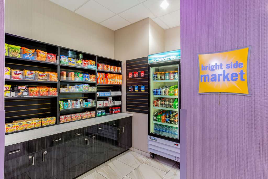 La Quinta Inn & Suites by Wyndham Springfield IL - photo 55