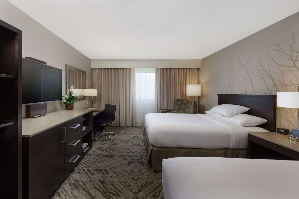 Hilton Cincinnati Airport - photo 8
