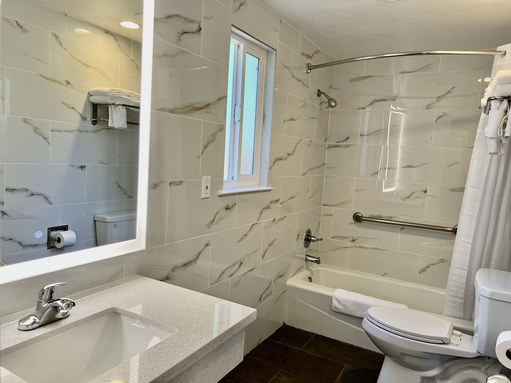 Aura Inn Monterey - photo 103