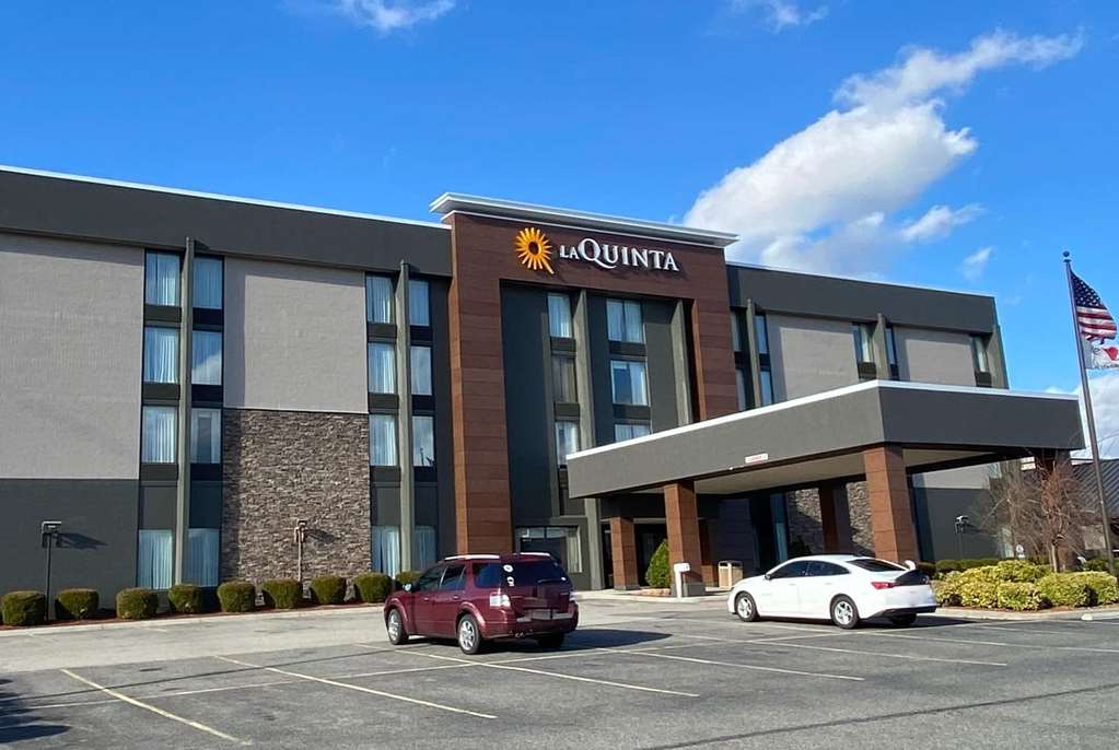 La Quinta Inn & Suites by Wyndham Wytheville - featured photo