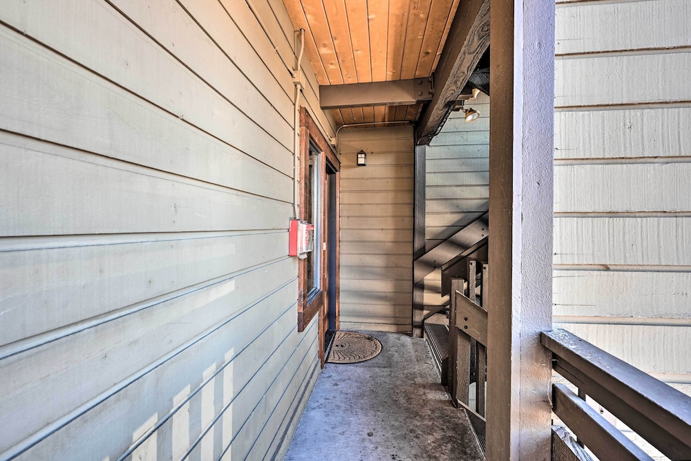 Upscale Condo w Balcony 1 2 Mi to Ski Resort - photo 10