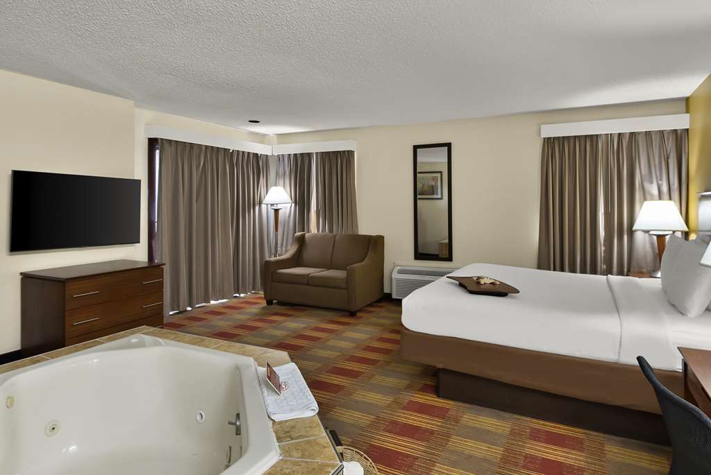 Best Western Lakewood Inn - photo 25