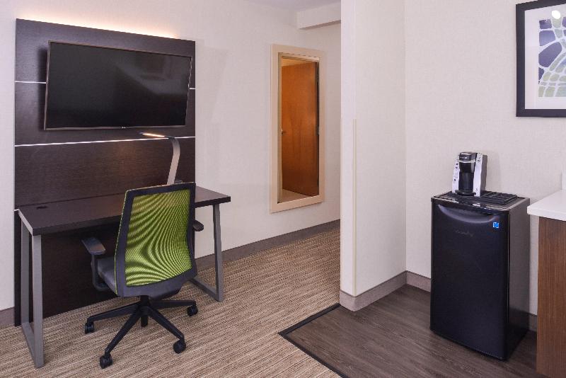Holiday Inn Express Hotel & Suites Southfield Detroit - photo 8