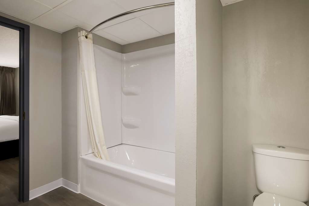 Suburban Studios Milwaukee Airport - photo 16