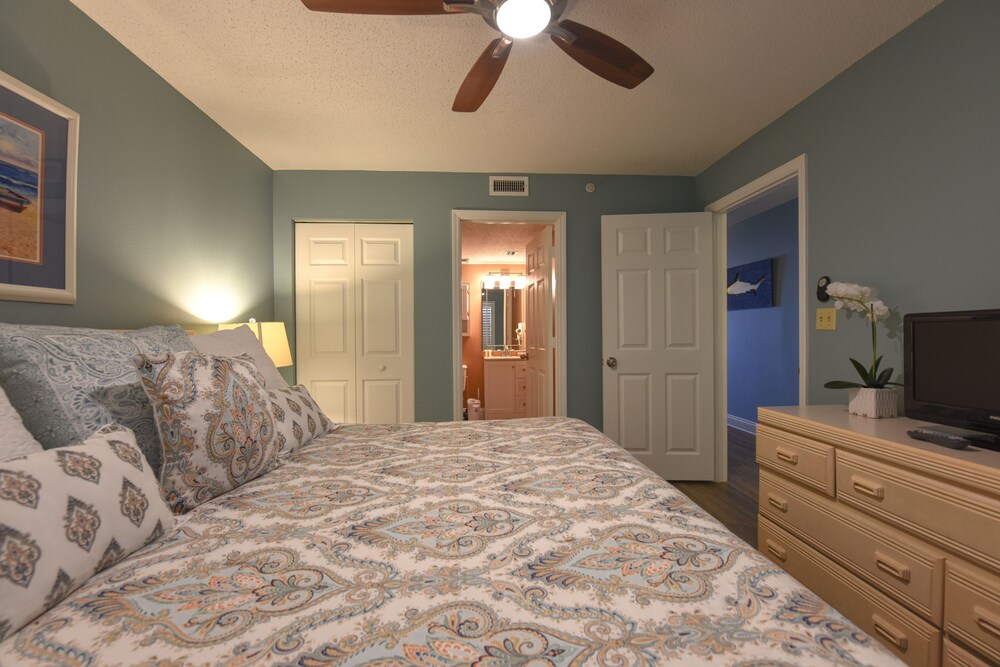 Pelican Beach Resort - photo 10