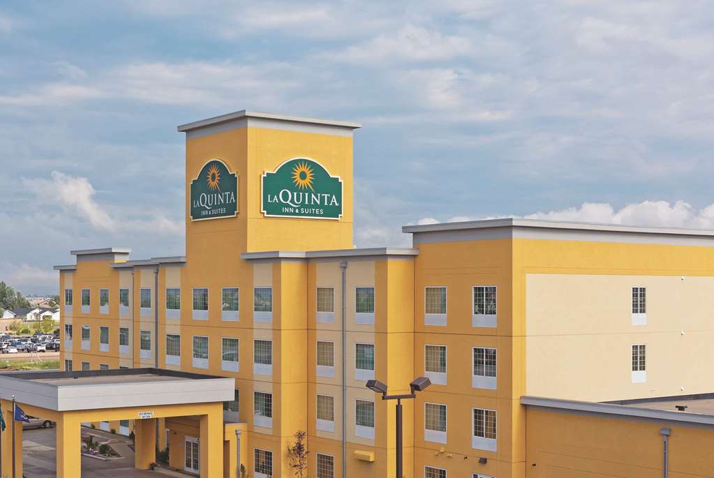 La Quinta Inn & Suites by Wyndham Minot - photo 2