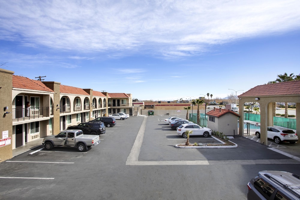 OYO Hotel Palmdale Antelope Valley - photo 33
