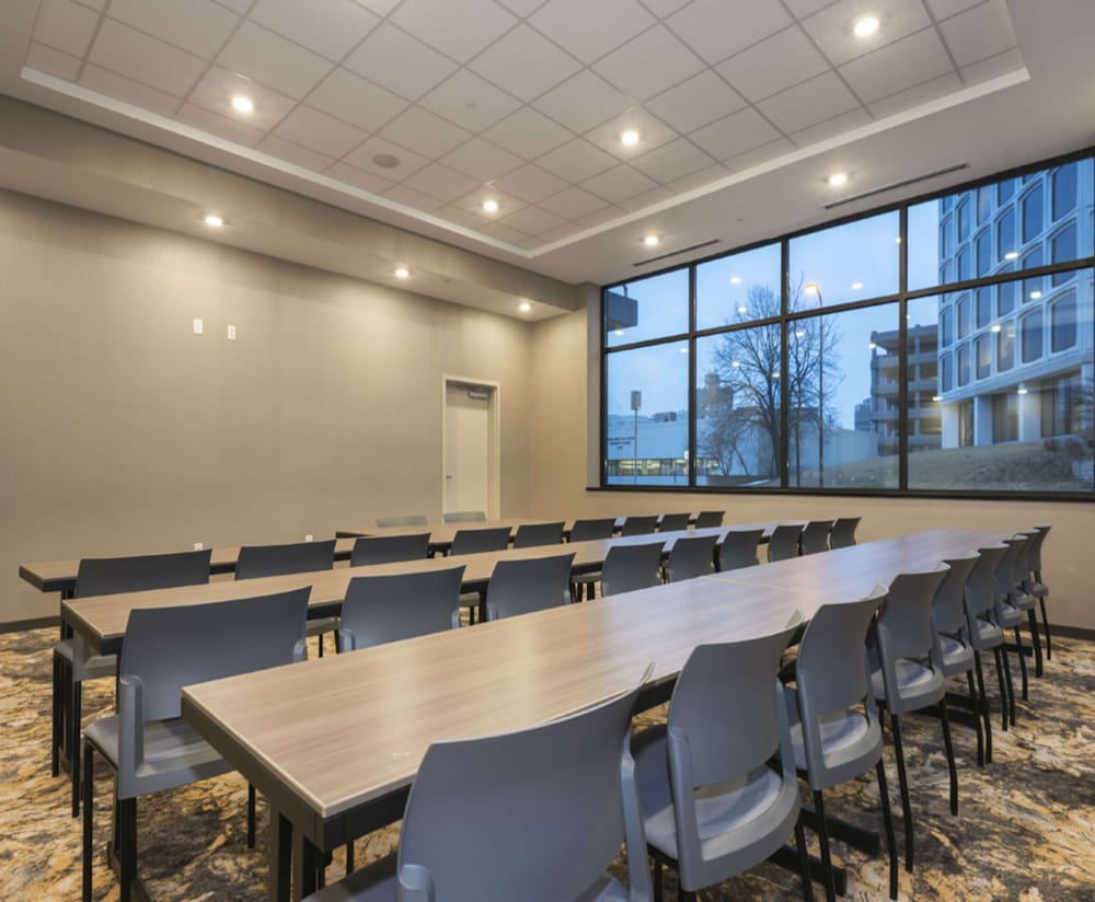 Hampton Inn & Suites Minneapolis University Area - photo 27