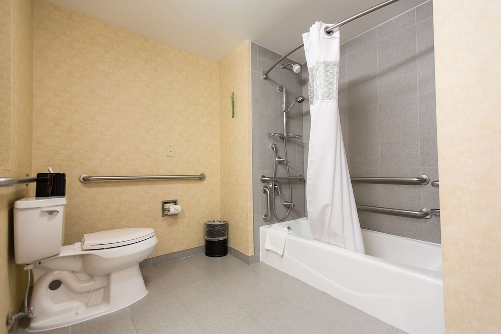 Hampton Inn & Suites Parsippany North - photo 22