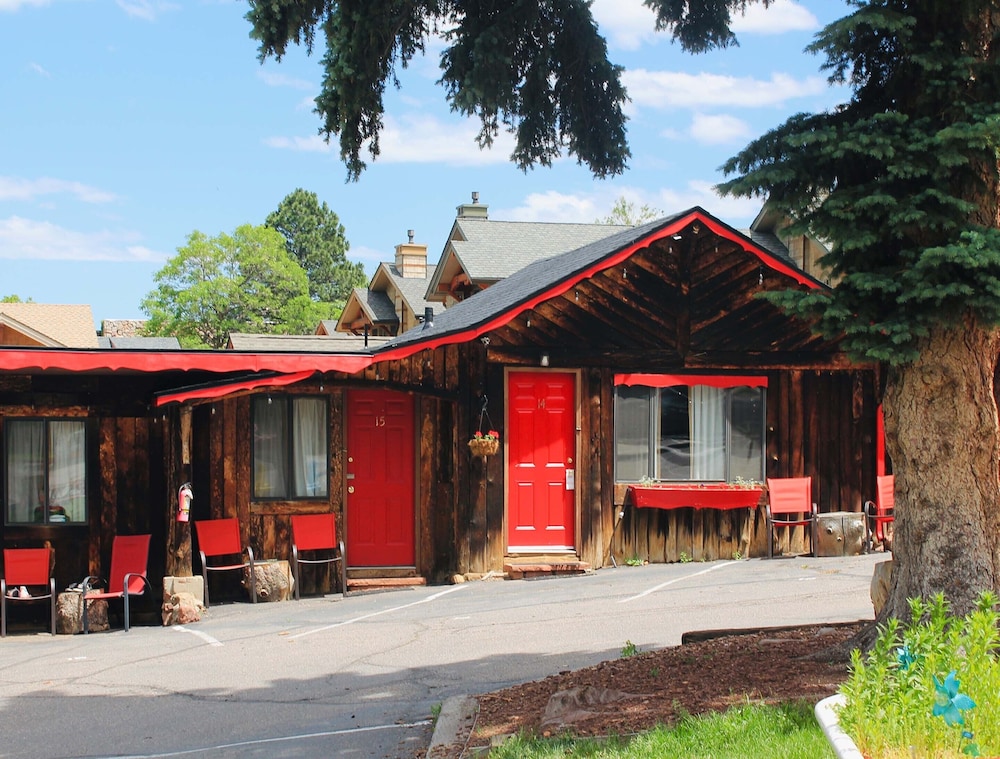 Foot of the Mountain Motel - photo 57