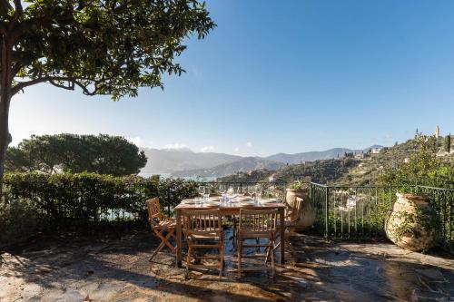 Villa Nettuno Bluchalet — 4-Star Luxury Hotel in Zoagli, Italy