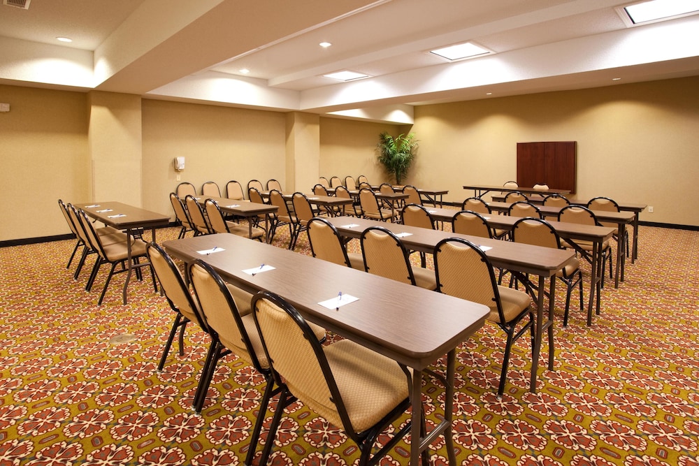 Holiday Inn Express Clanton by IHG - photo 36