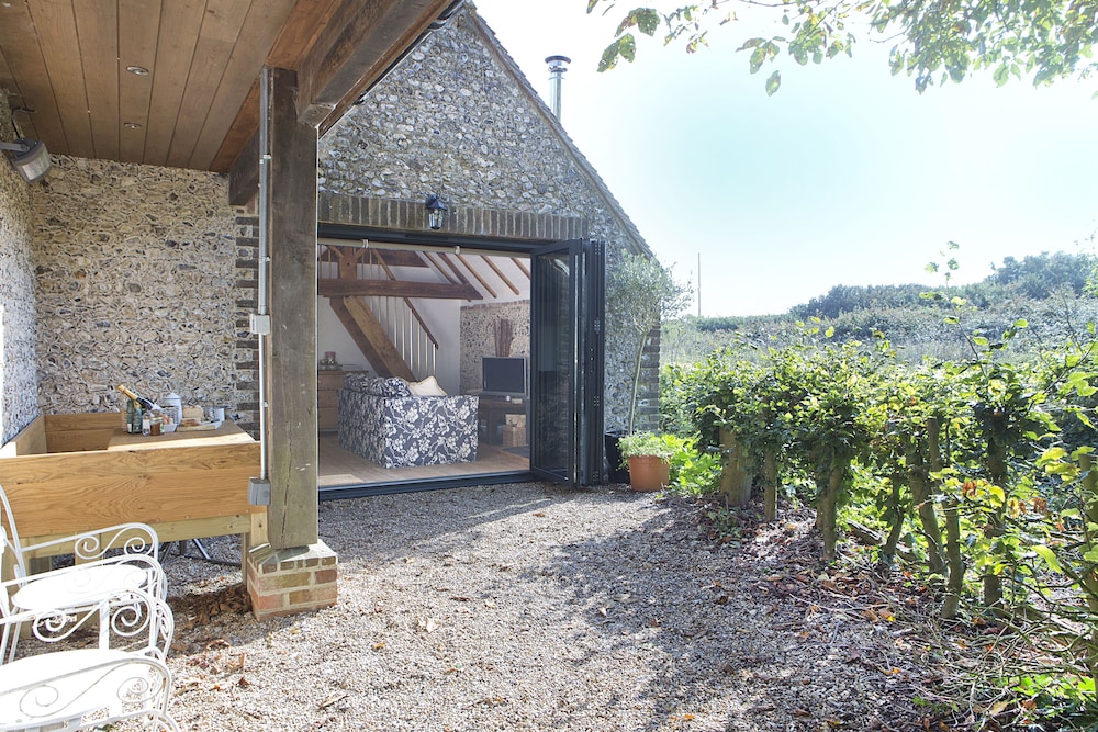Shepherds Barn - carbon neutral hotel in Chichester