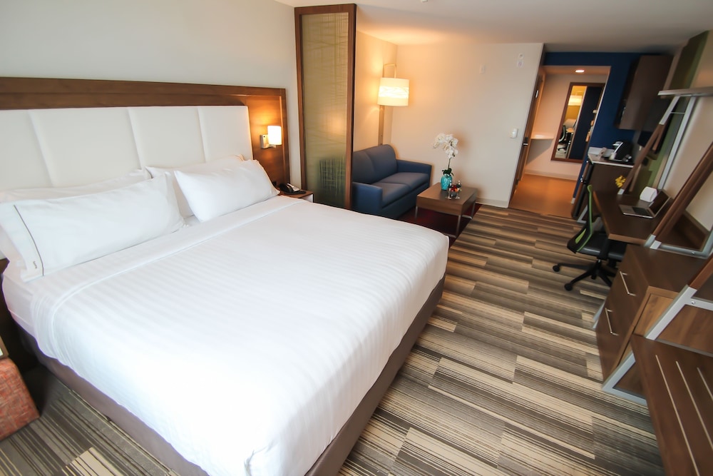 Holiday Inn Express & Suites Miami Airport East by IHG - photo 19