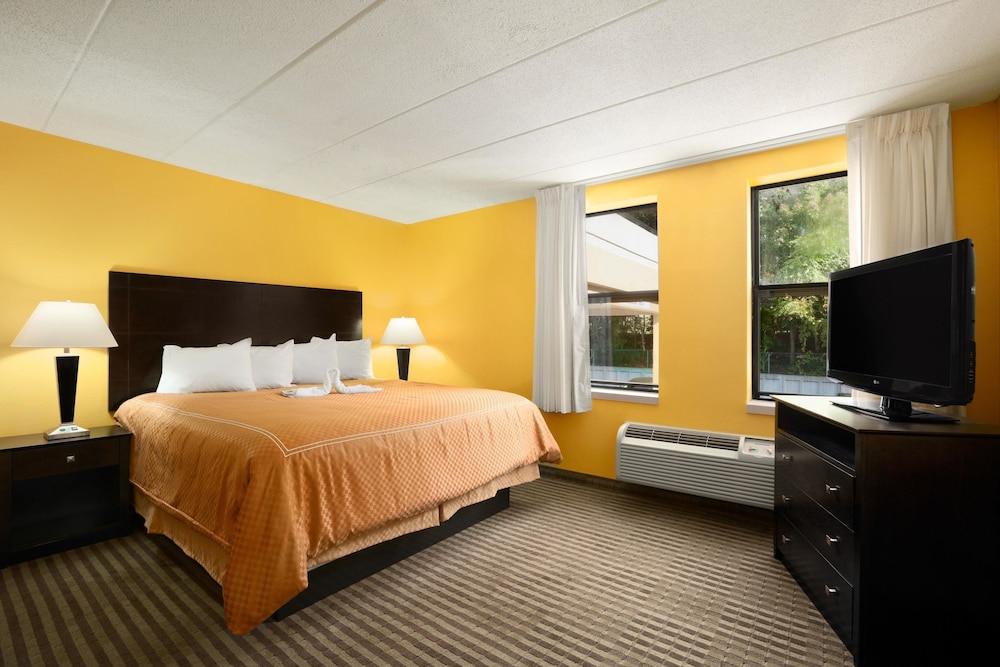 Red Roof Inn & Suites Middleborough - photo 26