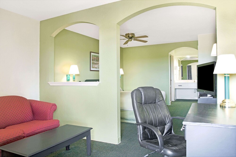 Days Inn by Wyndham El Campo TX - photo 10