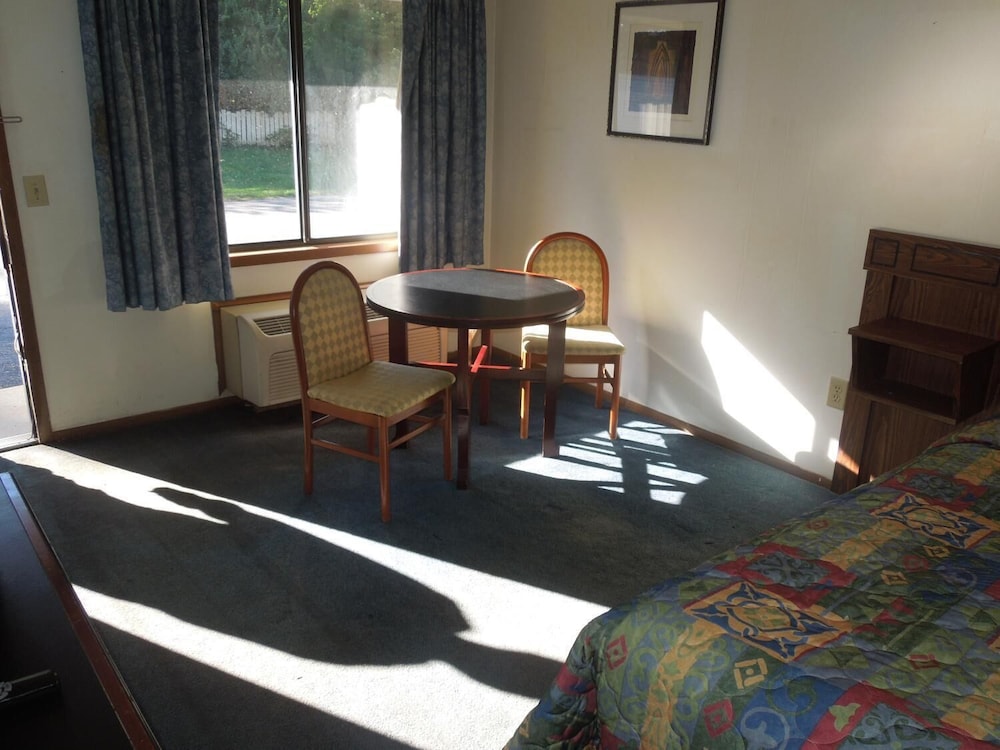 Xenia Country Inn - photo 9