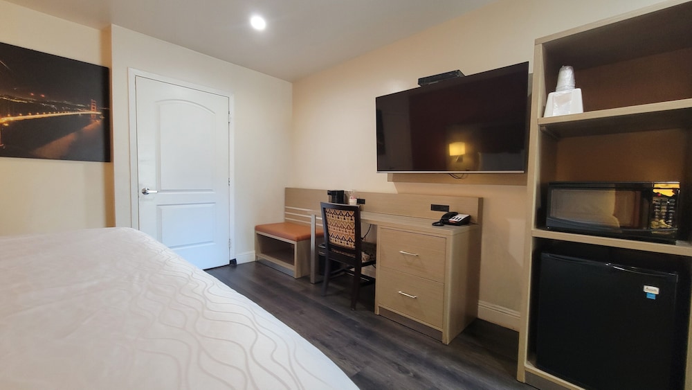 Presidio Parkway Inn - photo 10