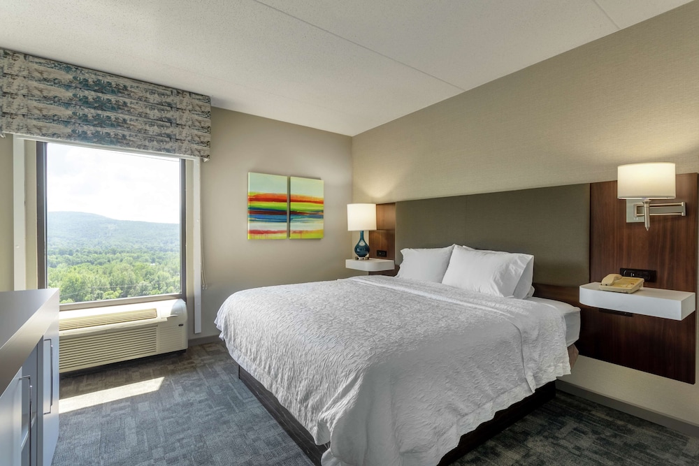 Hampton Inn Bedford - photo 13