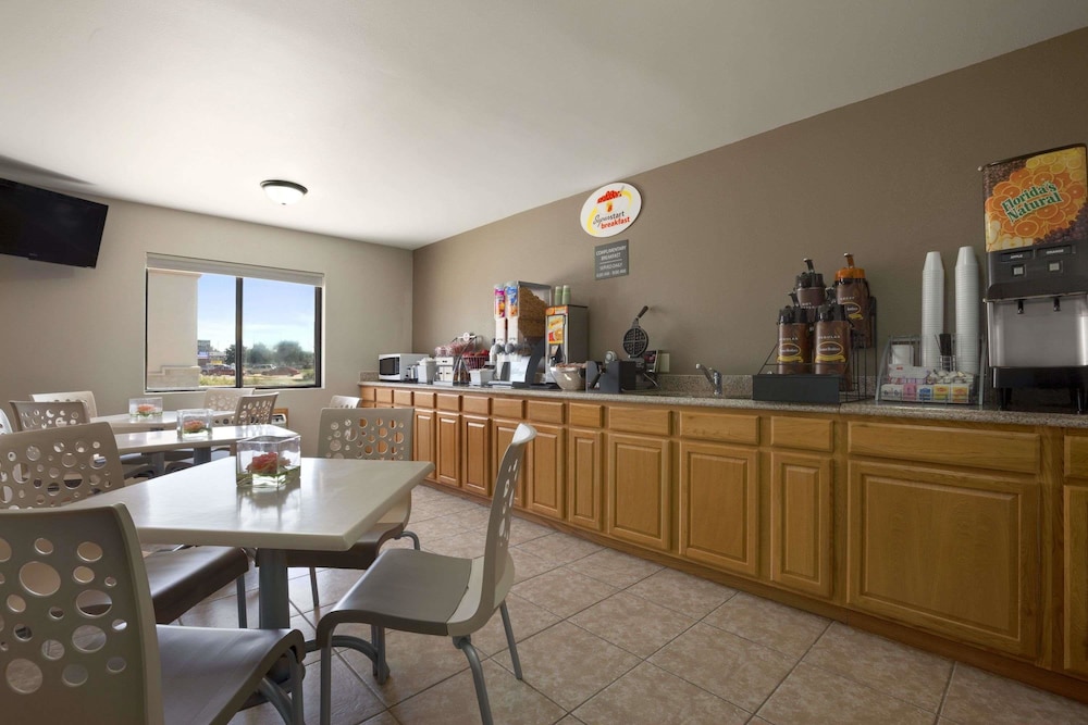 Super 8 by Wyndham Fremont NE - photo 18