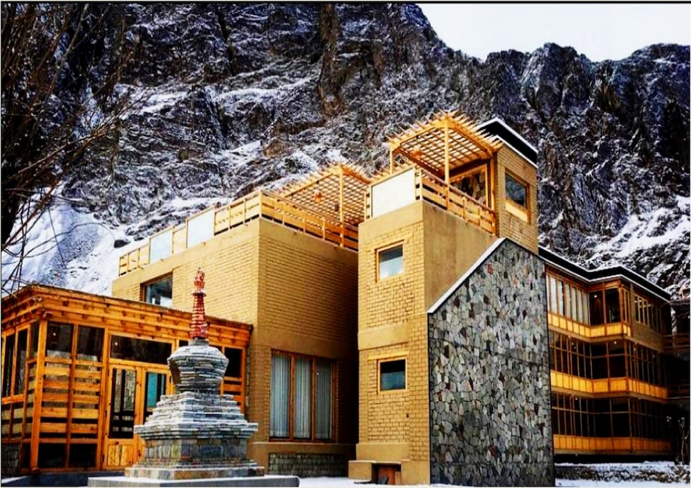 Stone Hedge Hotel Hunder in Leh, India