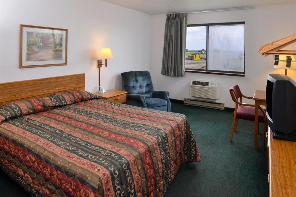 Americas Best Value Inn Walcott Davenport - photo 5