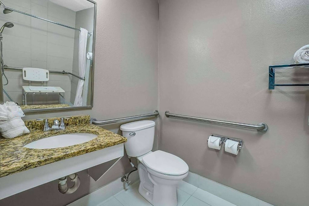 Travelodge by Wyndham Vernon CT - photo 14