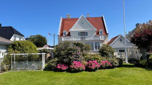 Sjarmerende leilighet i Villa Gellert — 4-Star Luxury Hotel in Haugesund, Norway