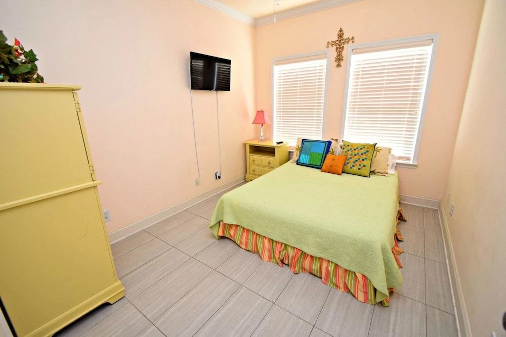 Spinnaker Pointe 1B by RedAwning - photo 6