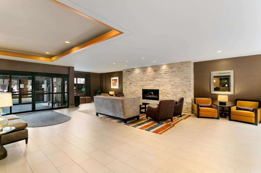 Embassy Suites by Hilton Chicago North Shore Deerfield - photo 10