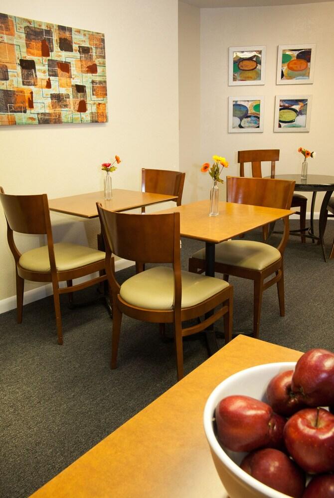 Windmill Inn Of Roseburg - photo 20