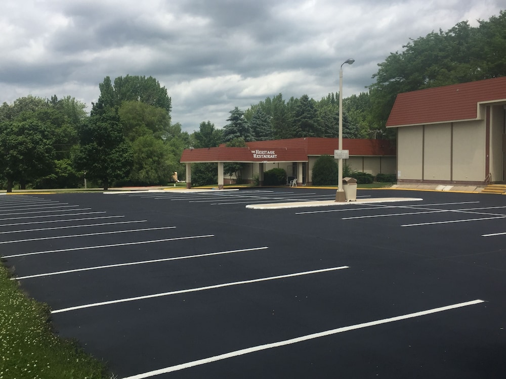 Ramada by Wyndham Albert Lea - photo 85