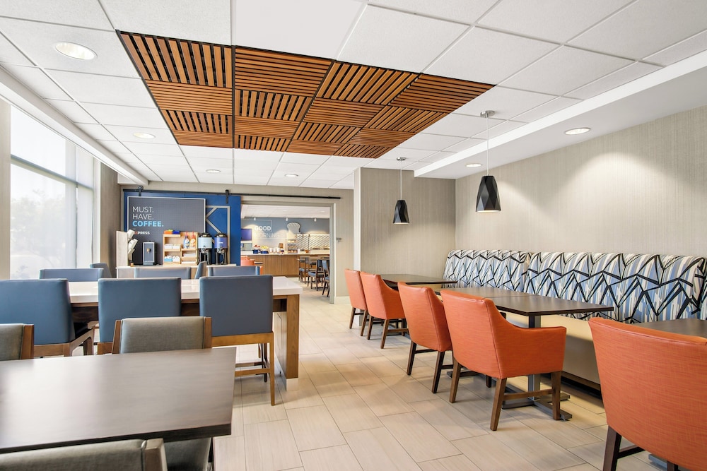 Holiday Inn Express Hotel & Suites Ocean City by IHG - photo 36
