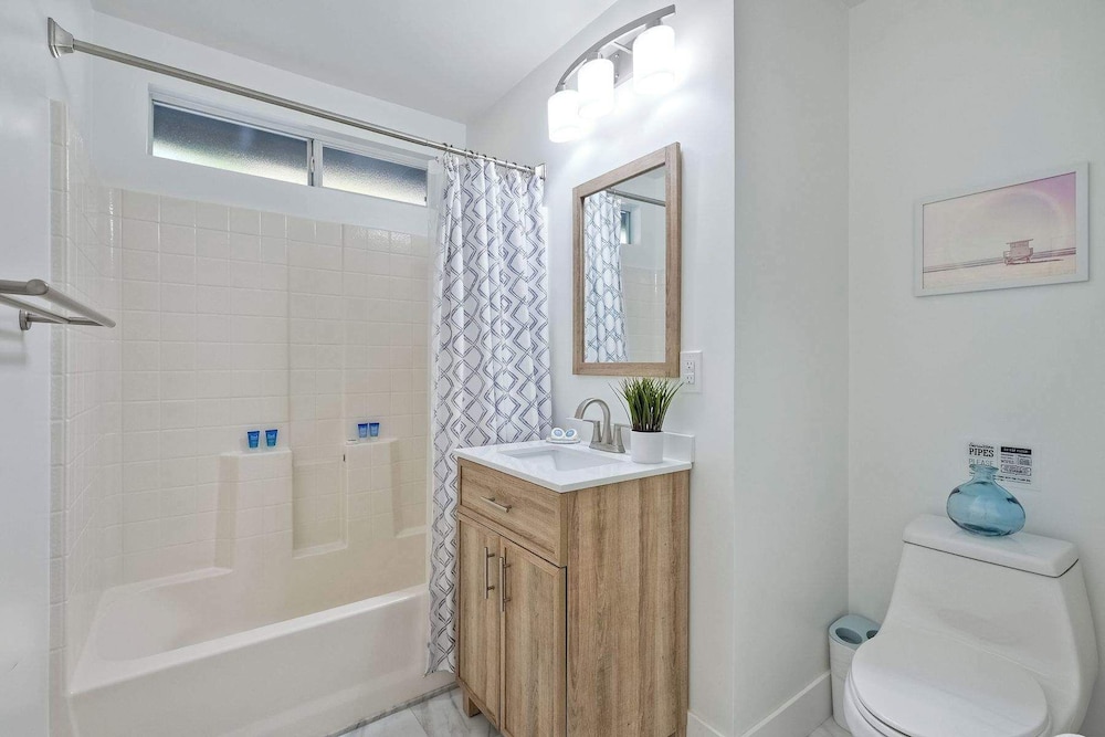 Immaculate 3 BDR in Oceanside Private Pool & Spa - photo 16