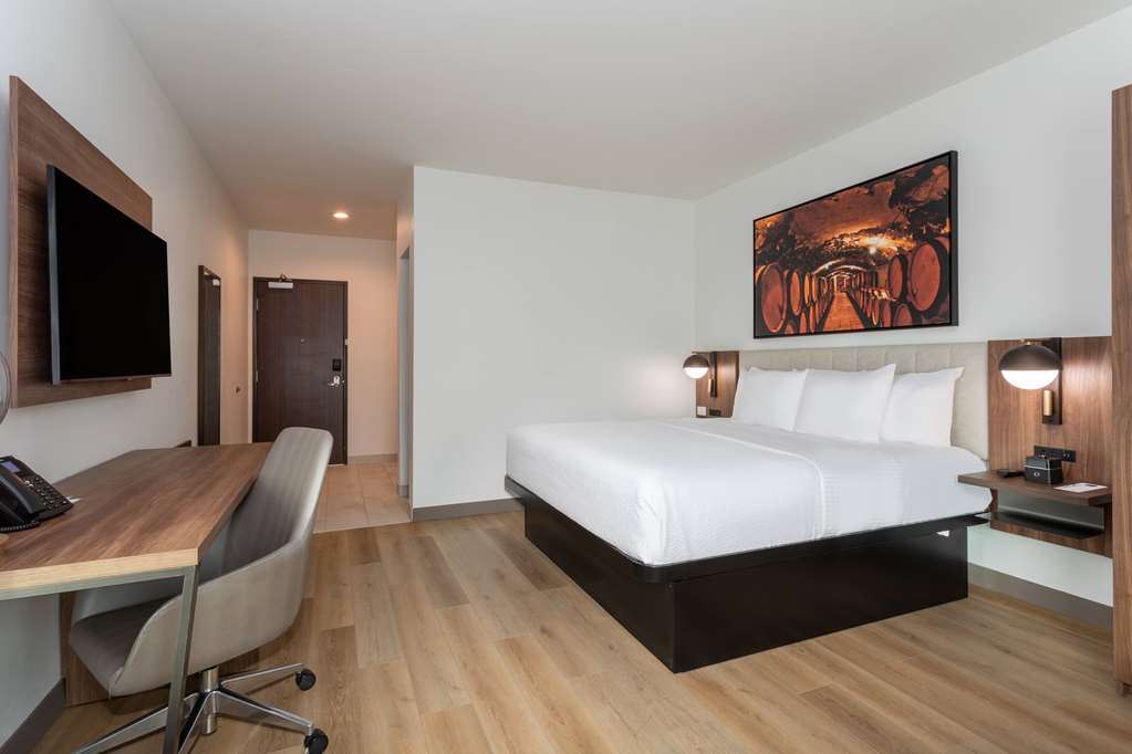 La Quinta Inn & Suites by Wyndham Galt Lodi North - photo 20