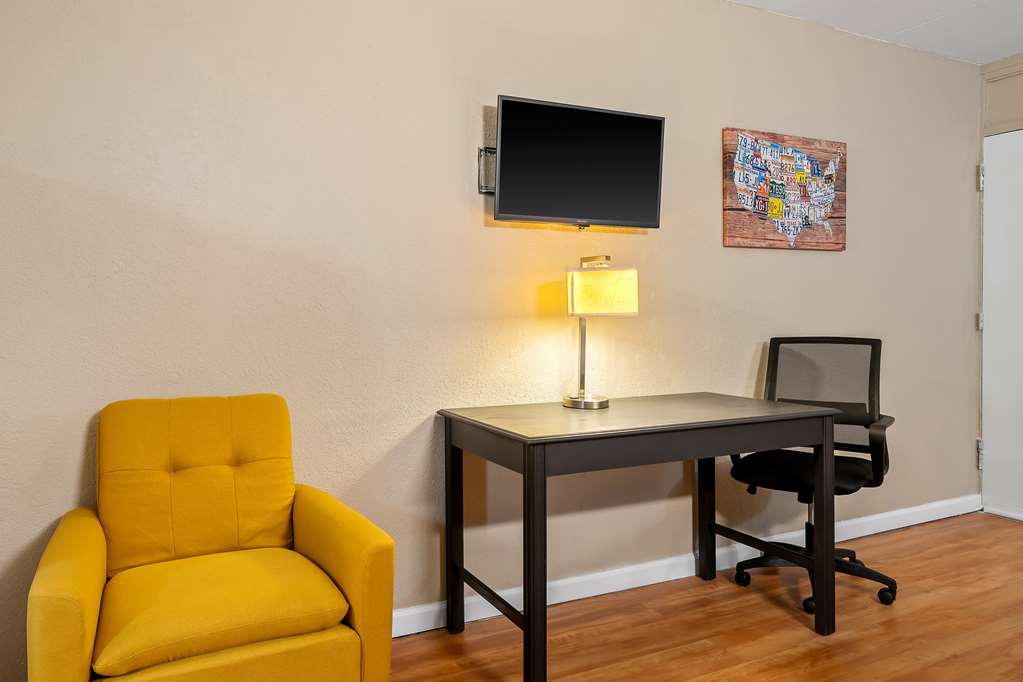 Signature Inn Danville - photo 17