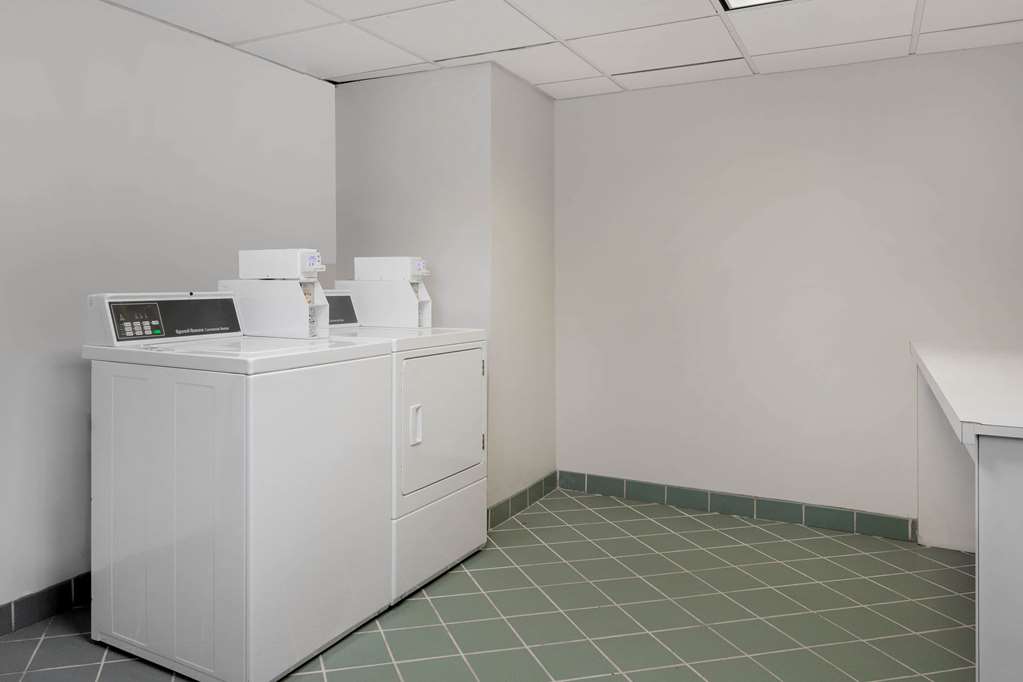 La Quinta Inn & Suites by Wyndham Lakeland West - photo 28