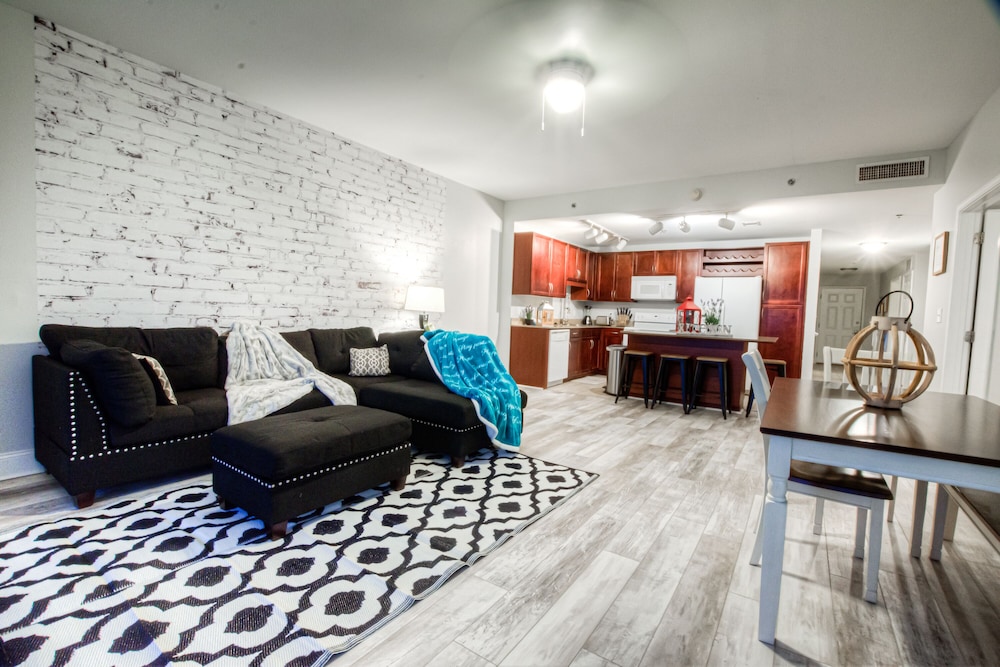 Laketown Wharf Resort by Aneliya's Rentals - photo 632