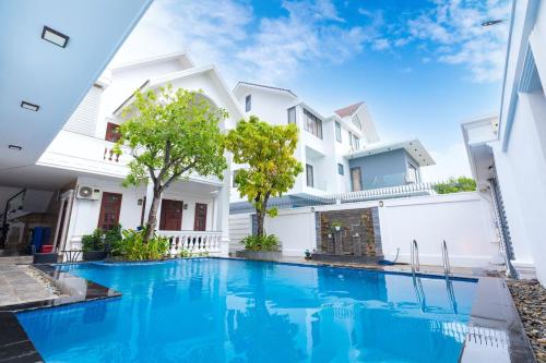 Palm Villa 37 6 bedrooms & Pool in VungTau Beach — 4-Star Luxury Hotel in Vung Tau, Vietnam