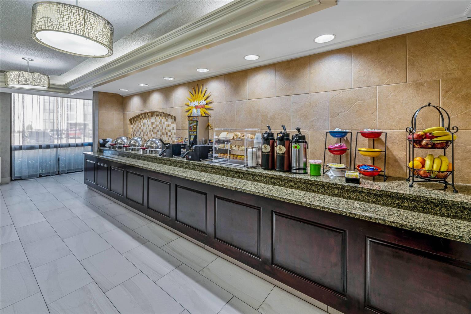La Quinta Inn & Suites by Wyndham Dallas I 35 Walnut Hill Ln - photo 31