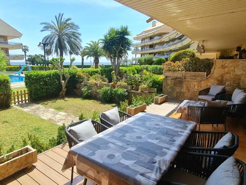 Apartaments Marítim Torre Valentina — 4-Star Luxury Hotel in Calonge, Spain