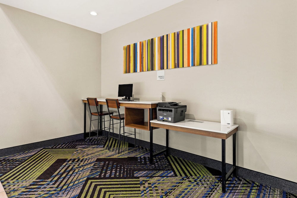 Holiday Inn Express Hotel & Suites Okmulgee by IHG - photo 35