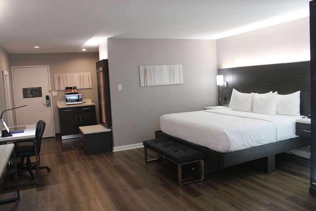 Clarion Pointe Marshall - photo 23