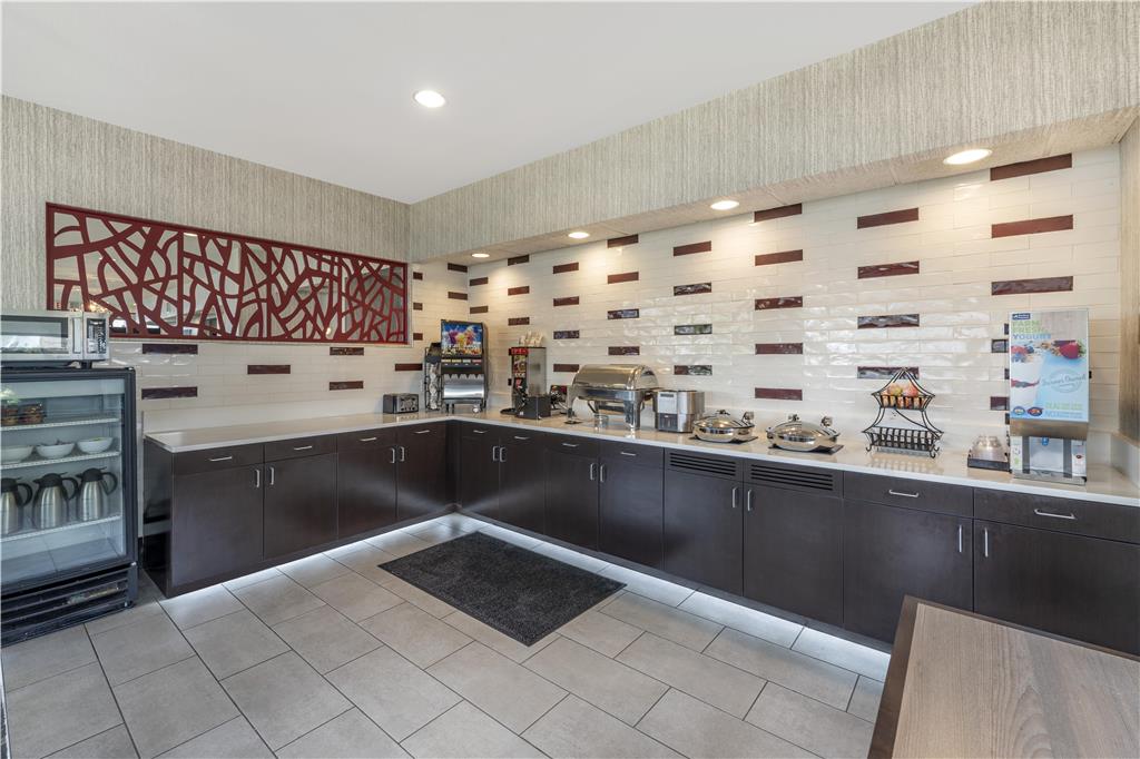 Best Western Plus Castlerock Inn & Suites - photo 28